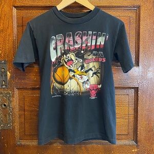 Vtg. 1996 Taz Daffy Looney Toons Chicago Bulls Tee